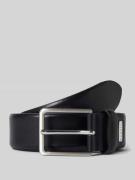 Leren riem met doornsluiting en labeldetail