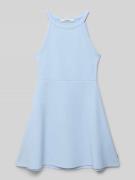 Knielange jurk met ronde hals en labeldetail