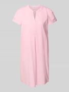 Knielange jurk met V-hals