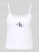 Top met labelstitching en spaghettibandjes