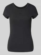 T-shirt in riblook met labelstitching