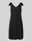 Knielange jurk met V-hals