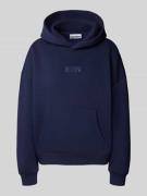 Hoodie met labelstitching en kangoeroezak