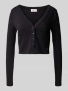 Kort gebreid jack met knoopsluiting