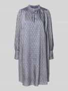 Knielange jurk met druppelvormige hals