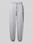 Regular fit sweatpants met labelstitching