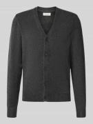 Slim fit gebreid jack met V-hals, model 'Heine'