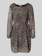 Knielange jurk met strikceintuur