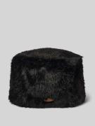 Muts van imitatiebont met labelpatch, model 'JOSH'