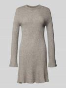 Uitlopende gebreide jurk van viscosemix, model 'MICHELLA'