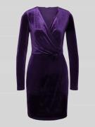 Knielange jurk met V-hals, model 'MADENA