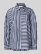 Overhemdblouse met blinde knoopsluiting