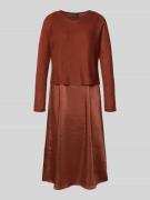 Soepele vrijetijdsjurk met een korte pullover met wol