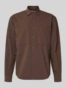 Regular fit vrijetijdsoverhemd met kentkraag en borstzakken