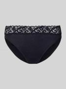 Slip met kant, model 'MOMENTS'