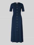 Nauwsluitende vrijetijdsjurk van viscosemix