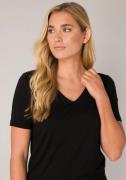 NU 20% KORTING: Base Level T-shirt met v-hals