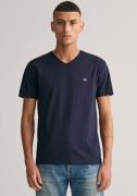 NU 20% KORTING: Gant T-shirt SLIM SHIELD V-NECK T-SHIRT met een klein ...