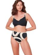 Triumph Beugelbikinitop Summer Allure W sd 01