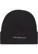 NU 20% KORTING: Calvin Klein Beanie MONOLOGO EMBRO BEANIE