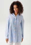 Aniston CASUAL Overhemdblouse met betoverende bloemen geborduurd