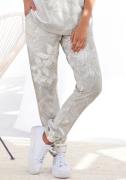 Lascana Loungebroek met bloemige alloverprint, loungewear