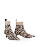 Marc Cain Laarsjes Collections Feminine Rigour